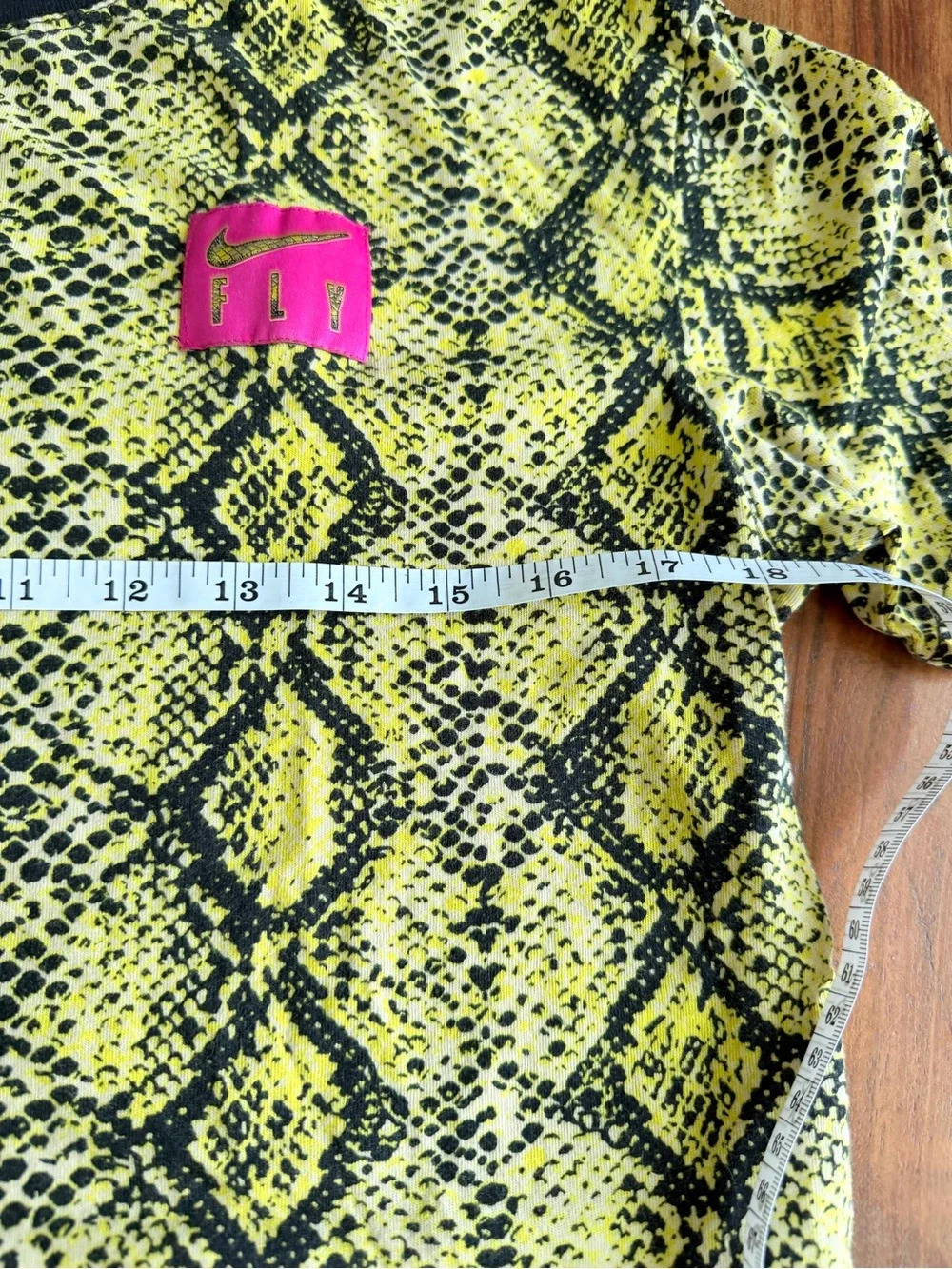 Cotton Yellow Snake-Print Short Sleeve Tee women’s size XS like new Nike